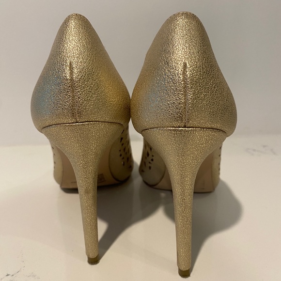 BCBG Gold 4" pump - Picture 3 of 4